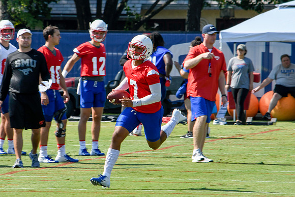 Austin Upshaw Escapes Defensive Pressure